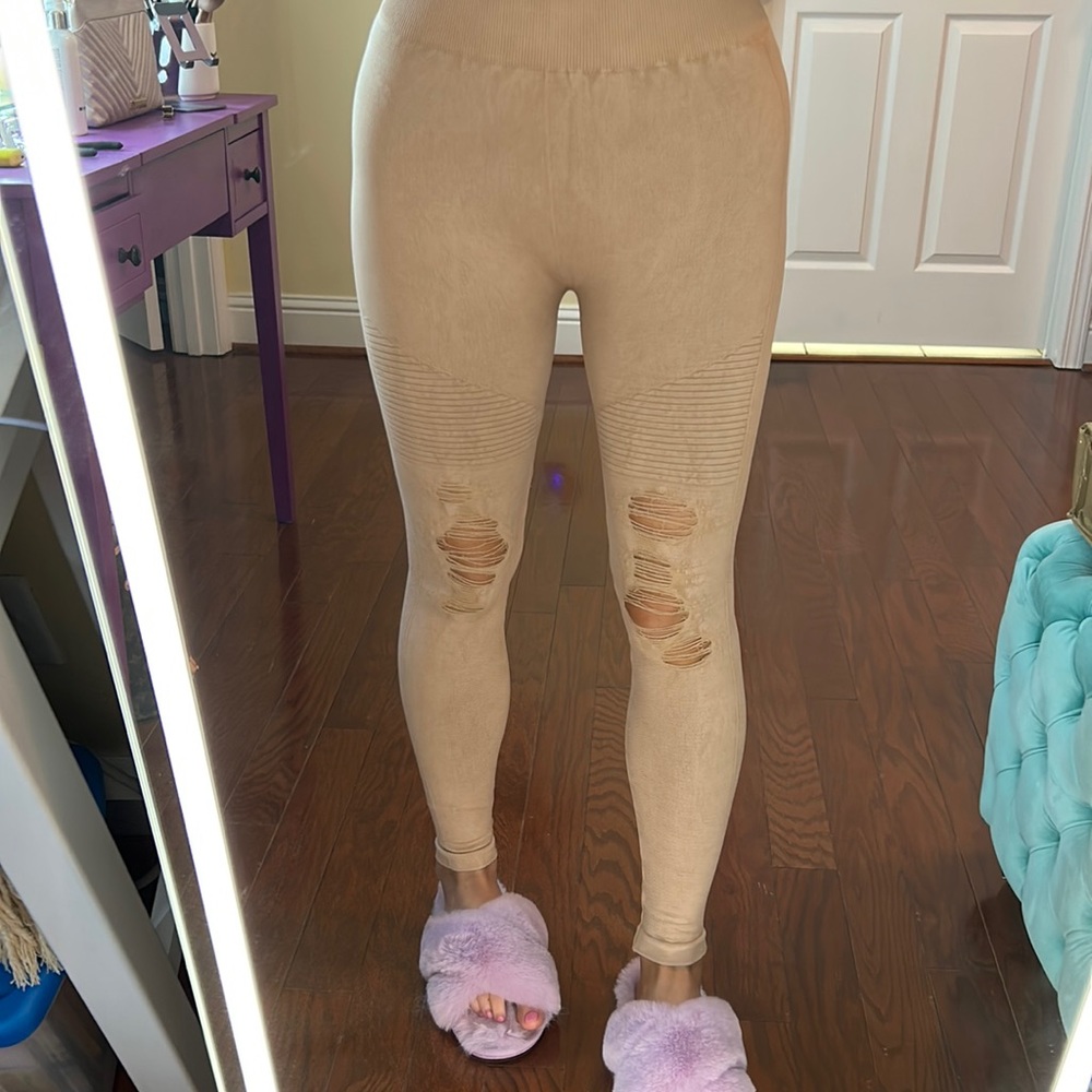 NIKIBIKI Vintage Ripped Jeggings